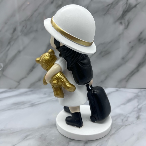 Cute traveling girl figurine home decor ornament - Picture 4 of 4